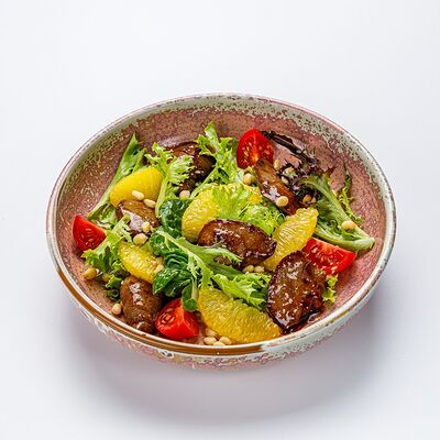 Теплый салат с утиной печенью в The Brasserie по цене 550 ₽