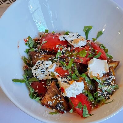 Салат из хрустящих баклажанов с сыромв Keto & Kote Грузинская кухня по цене 574 ₽