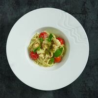 Спагетти с креветками в фисташковом соусе в Остерия Il Massimo