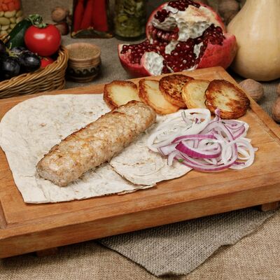 Люля из курицы на углях в Шашлычный дворик по цене 421 ₽