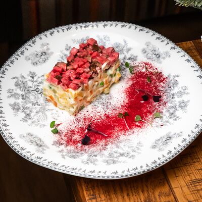 Оливье с ростбифом из мраморной говядины в Залечь на дно в Гамбург по цене 558 ₽