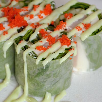 Ролл без риса с креветкой и васаби соусом в Держи рыбу по цене 450