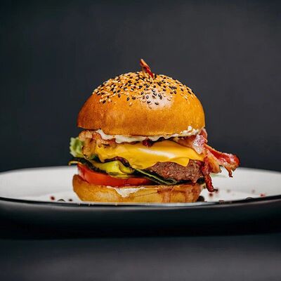 Бургер Блю чиз в Праймбиф бар по цене 890 ₽