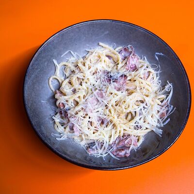 Карбонара традиционная в Папа Рядом Гриль-паб по цене 435 ₽