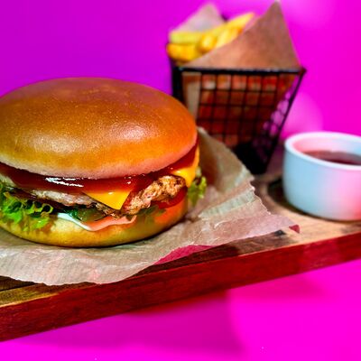 Чикенбургер в ROOF по цене 750 ₽