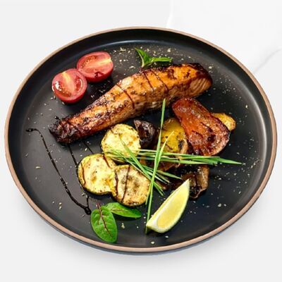 Стейк из семги с запеченными овощами в Caviar по цене 1250 ₽