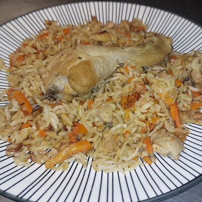 Плов Андижанский с курицей в Манты Карла по цене 400 ₽
