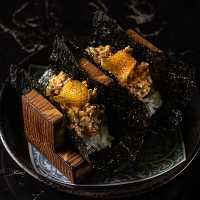 Хэнд-ролл Угорь в Self Edge Japanese по цене 700 ₽