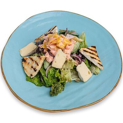 Салат Камамбер с лососем в PINTA Bar & Grill по цене 4690 ₸