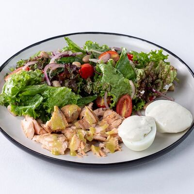 Салат с сёмгой и адыгейским сыром на гриле в Пинта по цене 3790 ₸