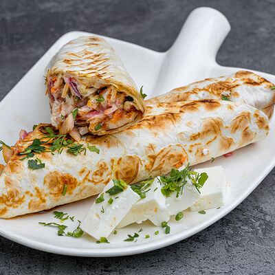 Шаверма с брынзой и зеленью в А когда не Вкусно?! по цене 399 ₽