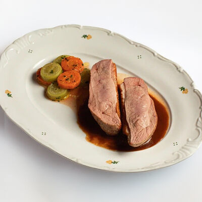 Утиная грудка с морковью и виноградом в Ava bistro по цене 990 ₽