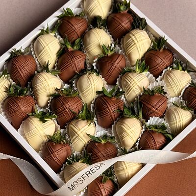 Клубника в шоколаде Шоколадное кружевов Mosfresa по цене 5190