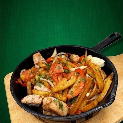 Сковородка Дачная со свининой в Дача по цене 490 ₽