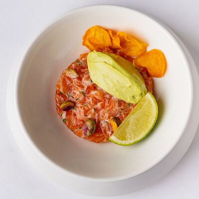 Тартар из лосося и фисташковый террин в Leto по цене 1530 ₽