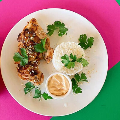 Цыплёнок Том ям в Тревеллерс кофе по цене 449 ₽