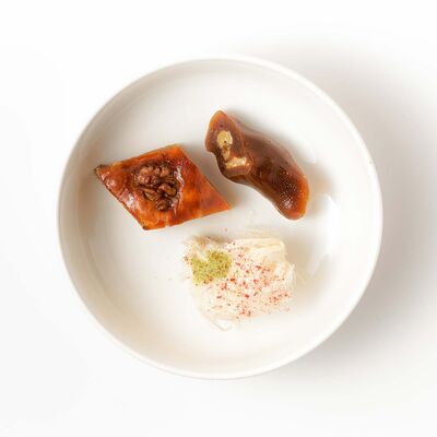 Пахлава, пишмание и чурчхела в Saperavi Cafe по цене 398 ₽