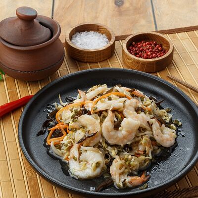 Ростки сои с креветками豆芽虾仁 в Шикэ по цене 575 ₽