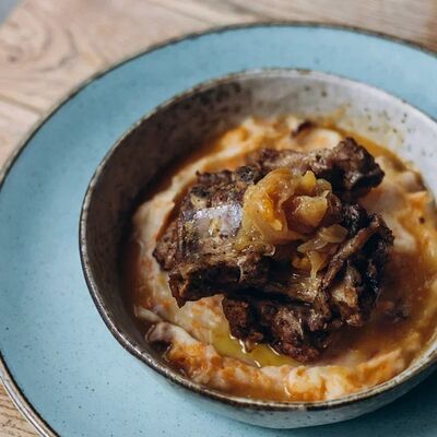 Запеченные свиные ребра в Мацони по цене 760