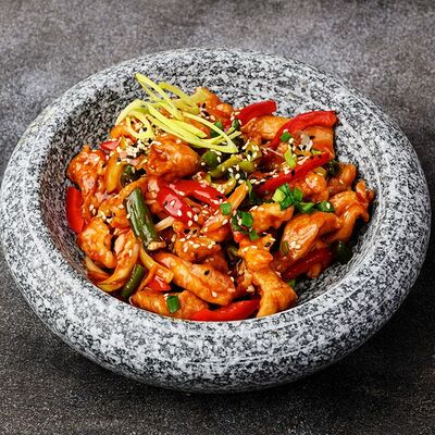 Хрустящий цыпленок в соусе в Sushi & More по цене 385 ₽