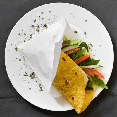 Пита с домашним сыром гриль в Вегетарианское кафе Мантра Бар по цене 480 ₽