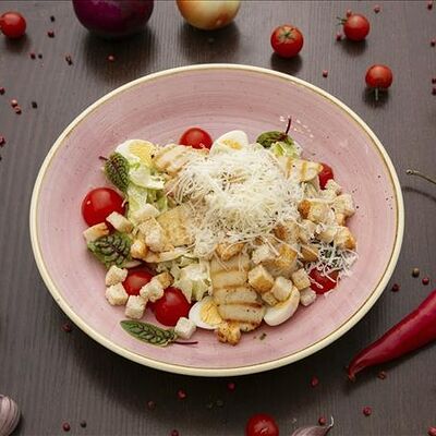 Цезарь с курицей гриль Я в Пражский по цене 690 ₽