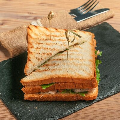 Клаб сэндвич с курицей в Караоке Соло по цене 450 ₽