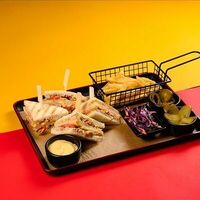 Клаб сендвич с курицей в Smoky Rabbits Chillout Bar