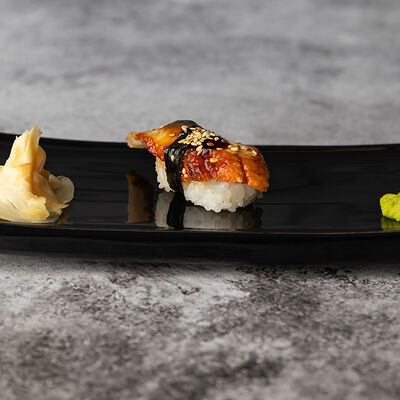 Суши с копченым угрем в Море Есть по цене 390 ₽