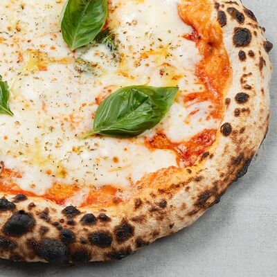 Пицца Маргарита в Brooklyn Pizza по цене 695 ₽