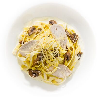 Паста с курицей и грибами в Перчини на огне по цене 465