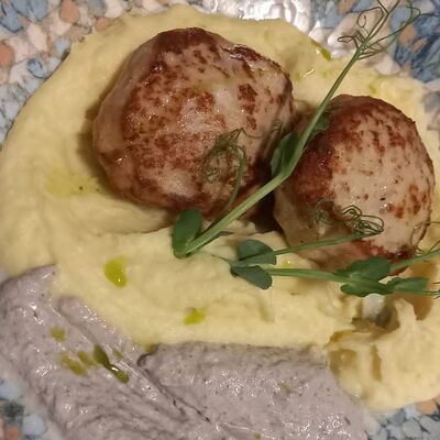 Котлеты из курицы с пюре в Ламаро по цене 630 ₽