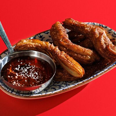 Чуррос с дипом из солёной карамели в Muchachos по цене 450 ₽