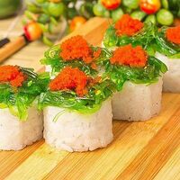 Эби Тобико Маки в Луиджи & Тосё