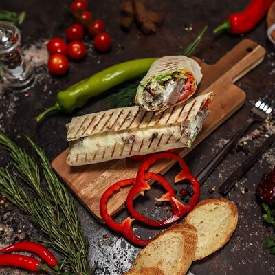 Шаурма со свининой в Шашлычная бостан по цене 349 ₽