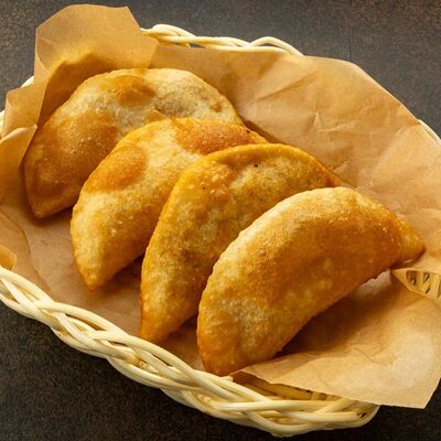 Мини-чебуреки в Harat's Irish Pub по цене 590 ₽