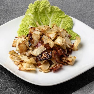 Капуста жареная с беконом и грибами в Лукоморье по цене 250 ₽
