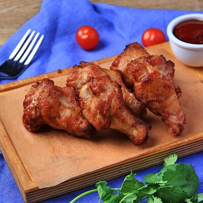 Куриные крылья BBQ в Андеграунд Pizza & Sushi по цене 311 ₽