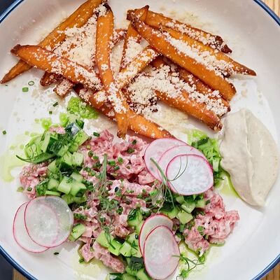 Тартар из говядины, бататв Wine Connection по цене 650 ₽