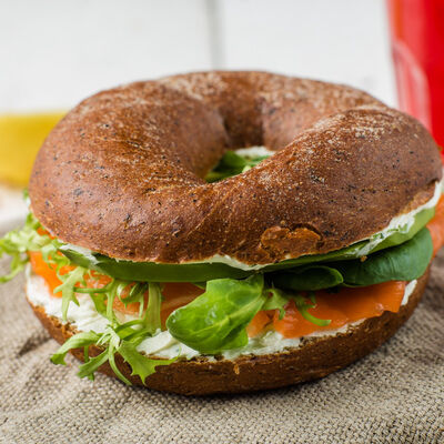 Бейгл с лососем и крем-чиз в Маймун по цене 390