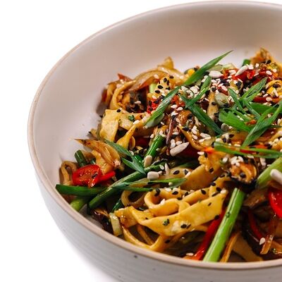 Вок с кальмаром и мидиями в Пицца Хаб по цене 594 ₽