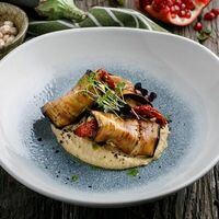 Хумус с рулетами из баклажанов в Двор Помидор