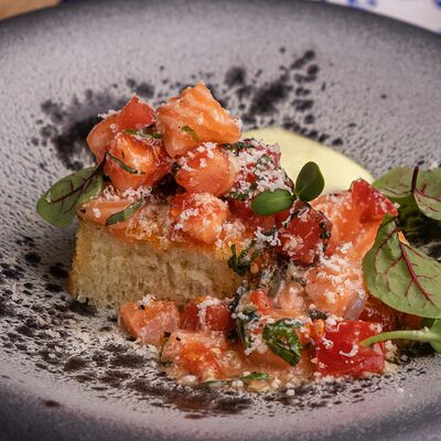 Тартар из лосося и тунца со сладкими томатами в Belka по цене 970 ₽