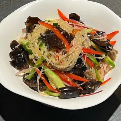 Салат с фунчозой в J.Z. Peking Duck по цене 890 ₽