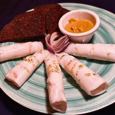 Сало с бородинским хлебом в Птичка по цене 460 ₽