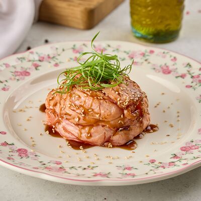 А-ля Руссо салат с обожженным лососем в Si по цене 1000