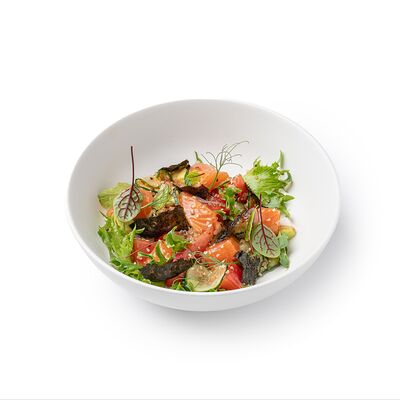 Салат с лососем и киноа в Делюсь добром по цене 860 ₽
