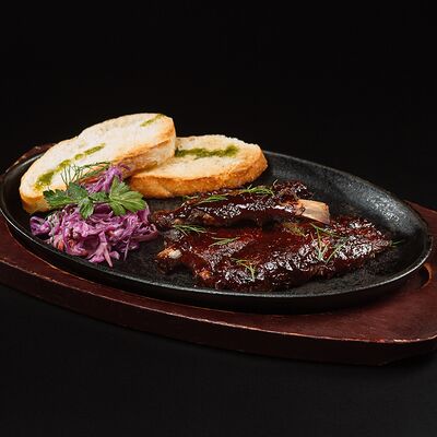 Рёбра BBQ S в Harats Pub по цене 782 ₽