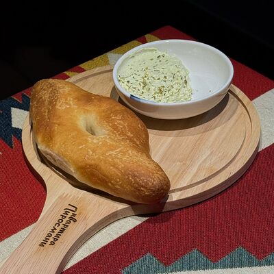 Шоти-пури с зеленым маслом Песто в Квартира Пиросмани по цене 180 ₽