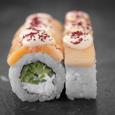 Ролл с масляной рыбой и соусом вителло в Хочука по цене 820 ₽